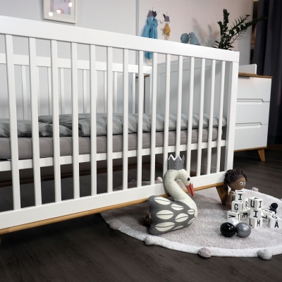 Milkii Baby- und Kinderbett Miira, 140 x 70 cm